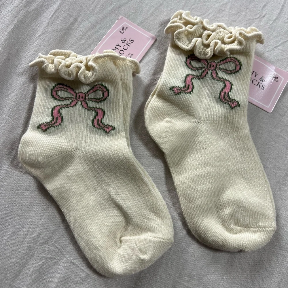 2 pair of socks and‎ 2 head band for girls